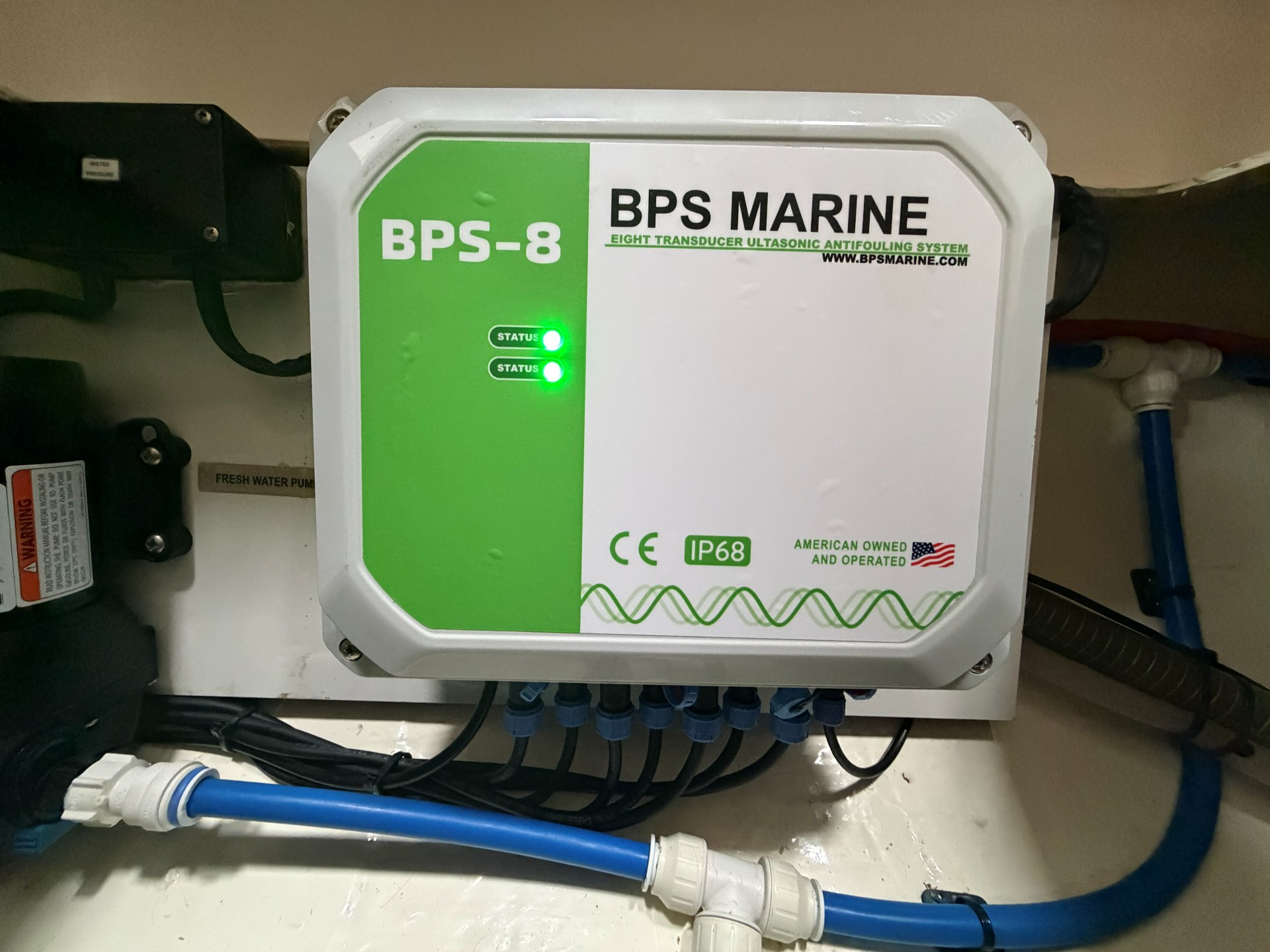 Centralina BPS-8 installata con i LED di stato verdi accesi