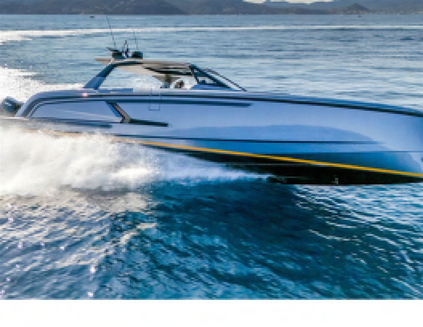 La Vanquish VQ55 alla massima velocità, completamente in planata, con lo scafo libero dalle incrostazioni